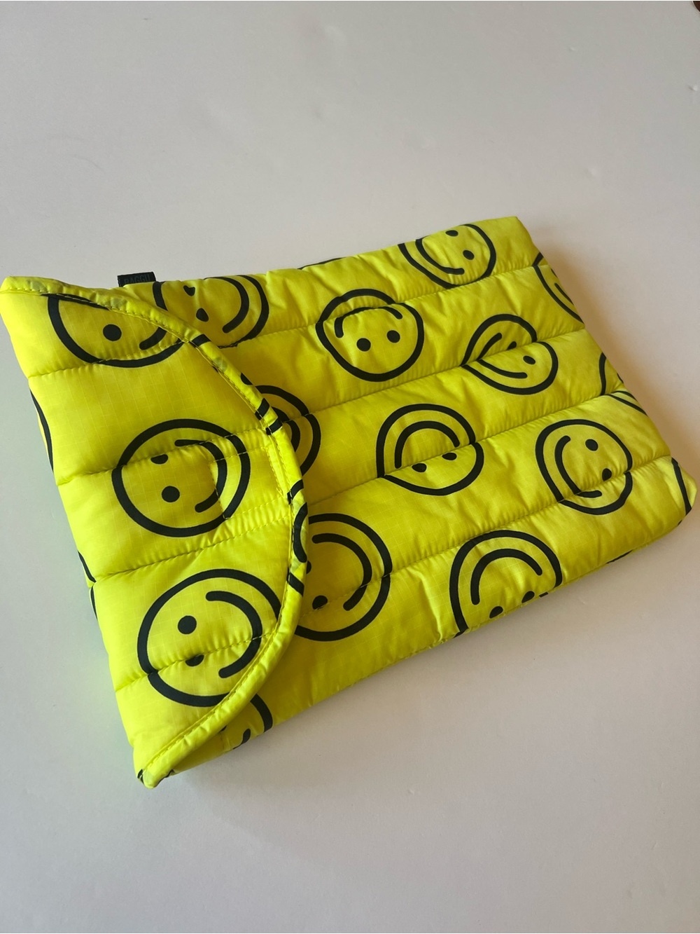 Baggu Puffy Yellow Happy Laptop Sleeve 13" - Picture 3 of 4